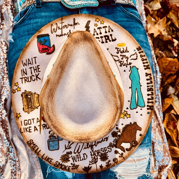 SOLD PLEASE READ DESCRIPTION
New Charlie 1 Horse Lainey Wilson Hand burned Hat - Picture 1 of 10